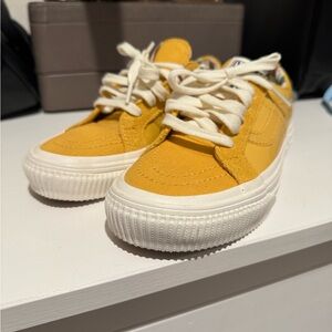 VANS Men’s 3.5 / Women’s 5